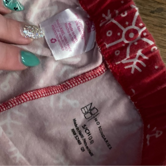 No Boundaries Red Snowflake Leggings Size Small - Picture 3 of 3